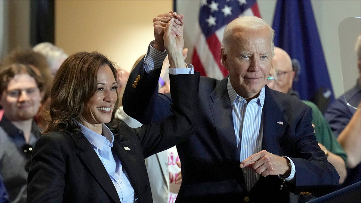 Harris en Biden tijdens campagneevenement