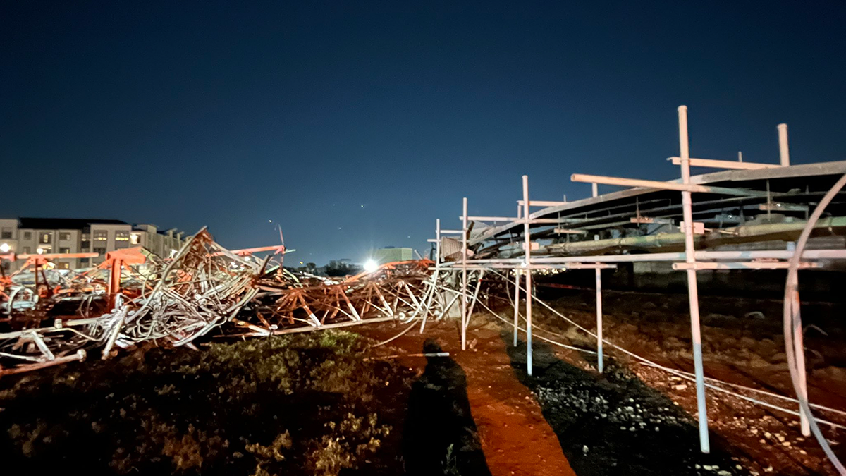 Un helicóptero se estrelló contra una torre de radio en Houston.