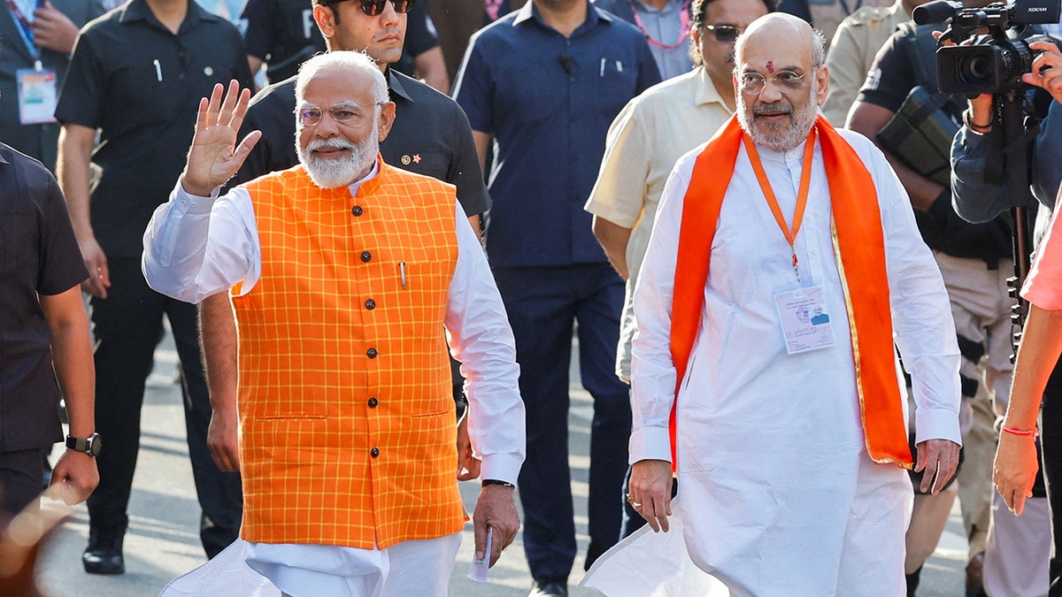  Indias Prime Minister Narendra Modi (L) walks alongside Amit Shah, Indian Home Minister