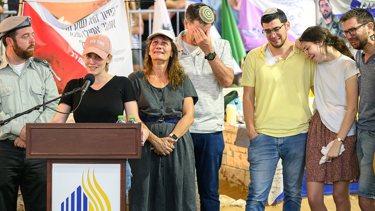 Israeli worker  ceremonial   successful  Tel Aviv