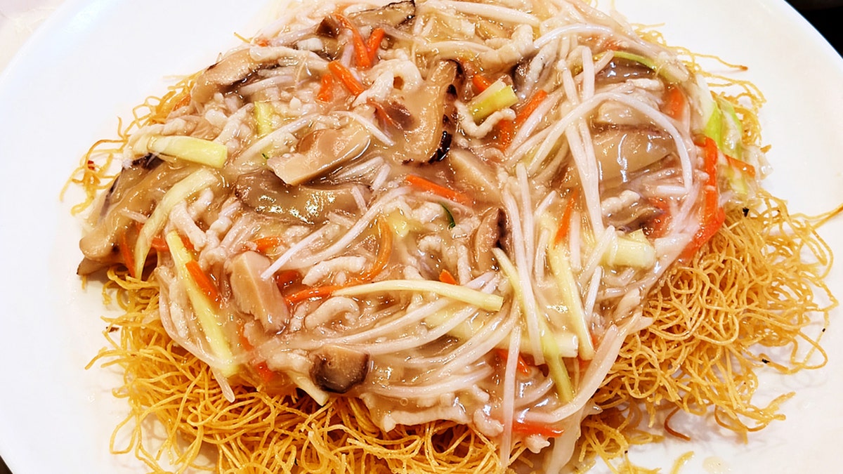 Crispy chow mein with pork.