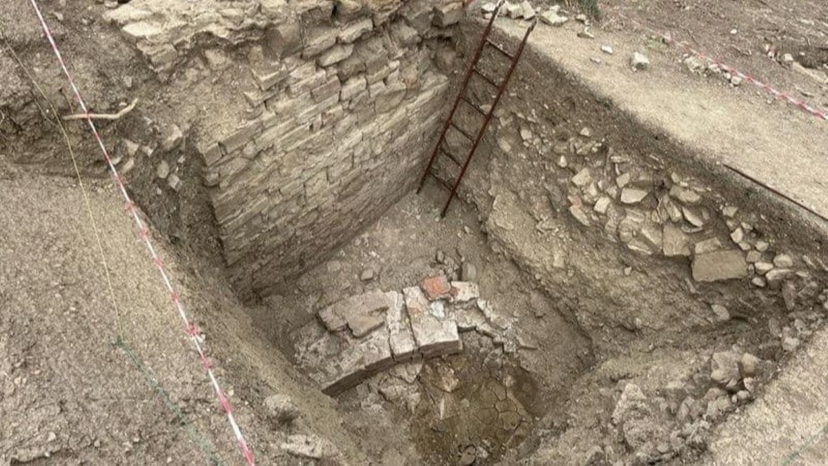 Interior shot of bathhouse pit