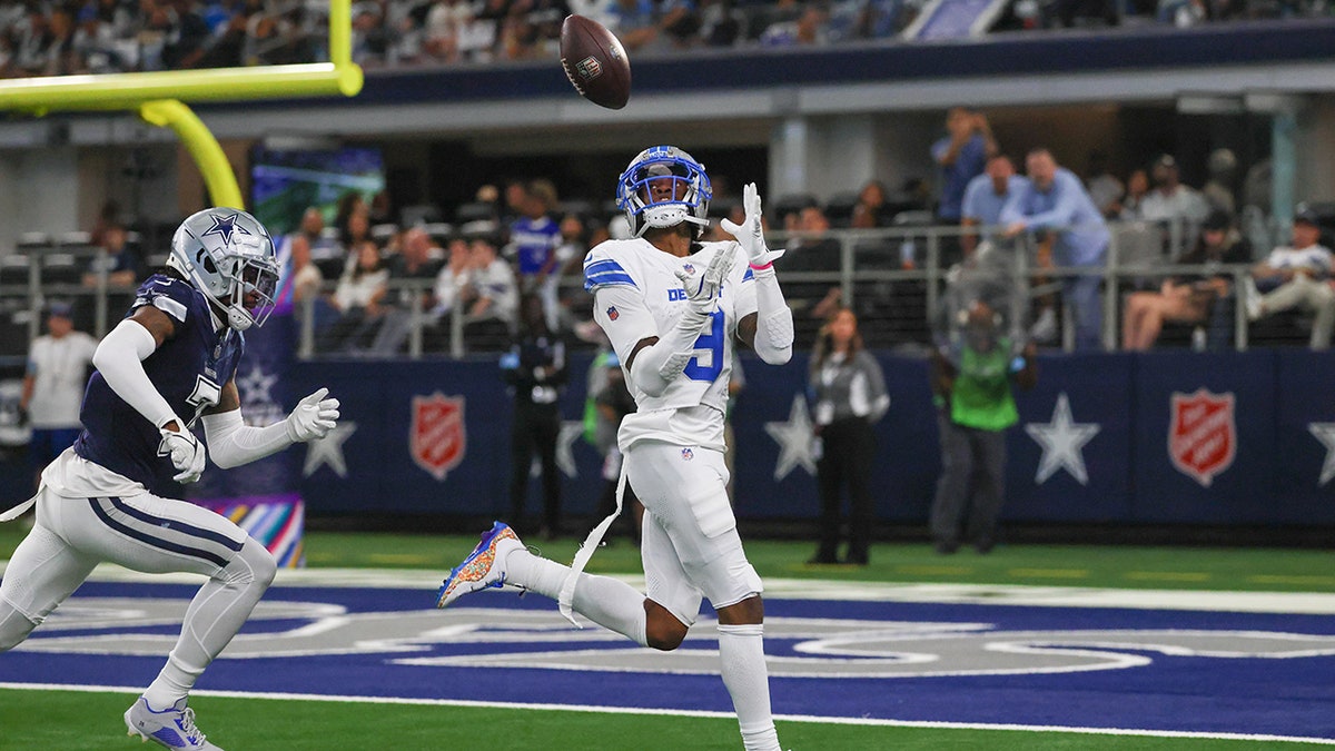 Jameson Williams catches a pass