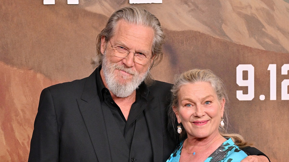 Jeff Bridges and Susan Geston posing on the red carpet together