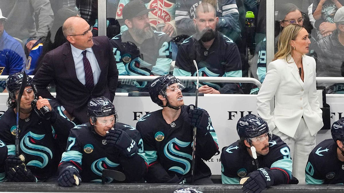 Jessica Campbell on the bench with Dan Bylsma