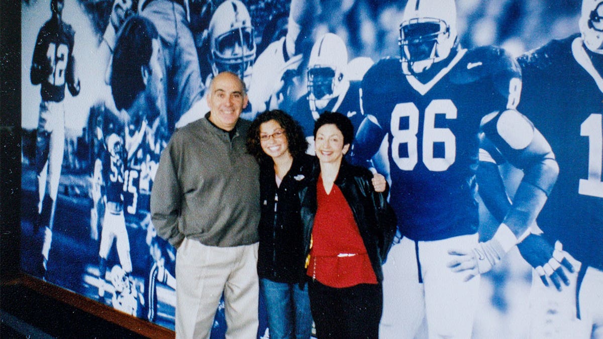 Ellen Greenberg, with parents, Dr. Josh and Sandee Greenberg