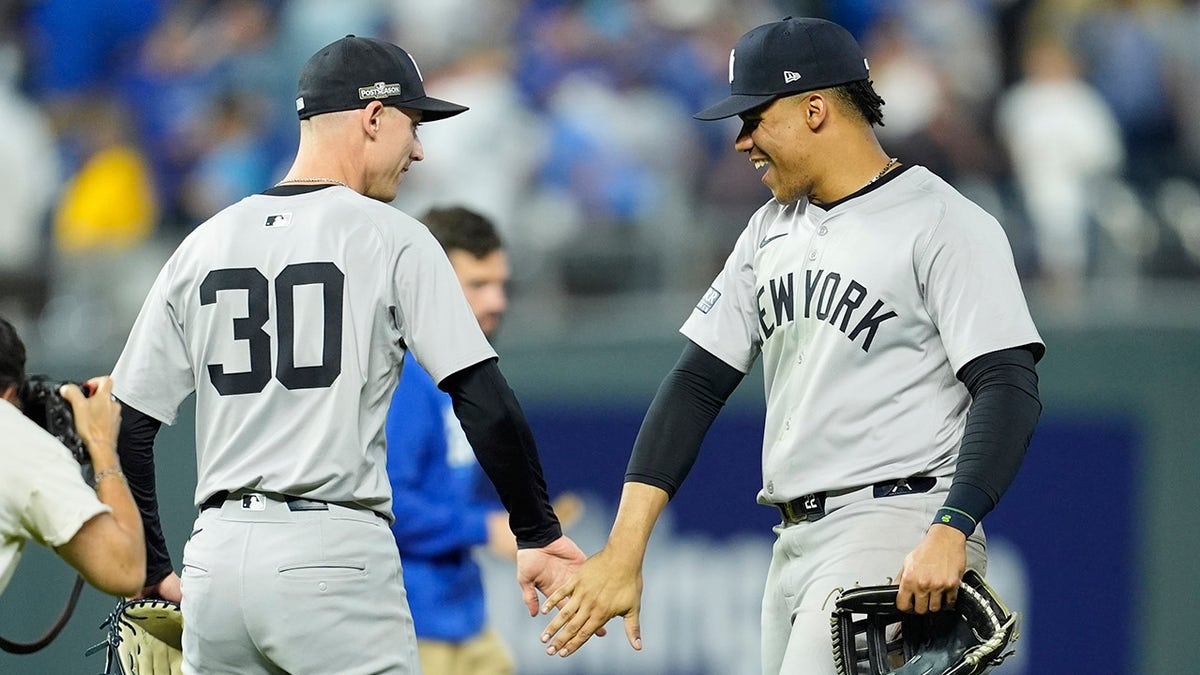 Yankees observe  astatine  Kauffman Stadium