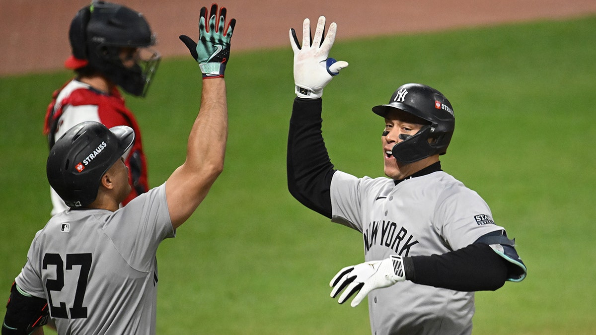 Aaron Judge and Stanton high five each other