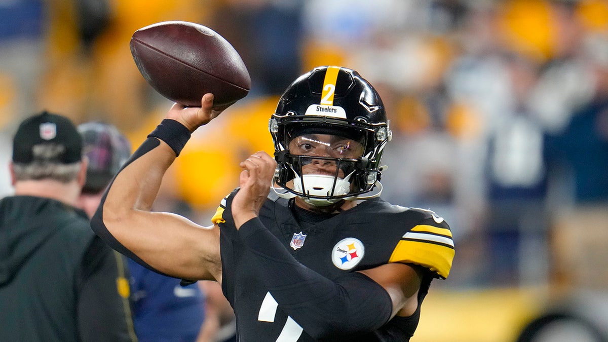 Steelers, Cowboys fans receive dire warning from stadium officials as thunderstorms delay kickoff  at george magazine