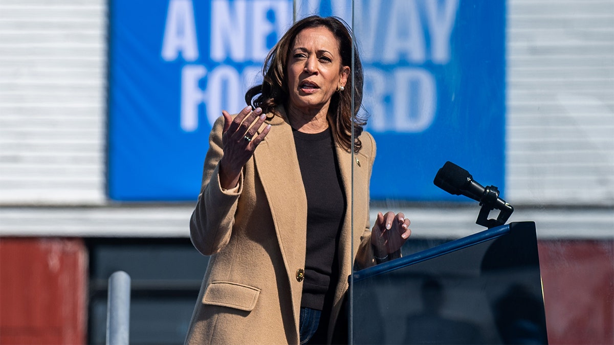 Kamala Harris berbicara di New Hampshire