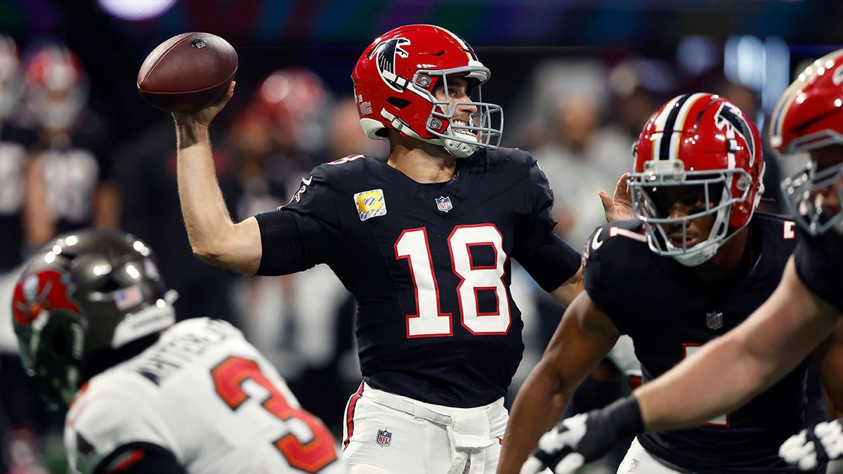 Kirk Cousins ​​throws