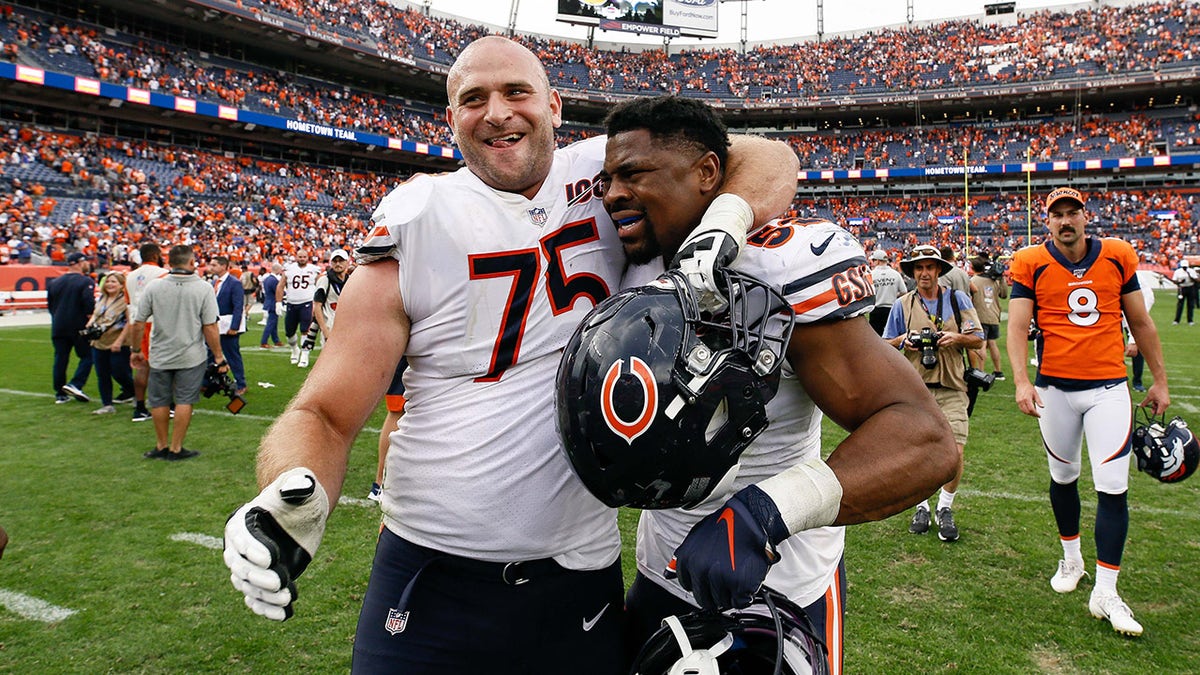 Kyle Long celebra