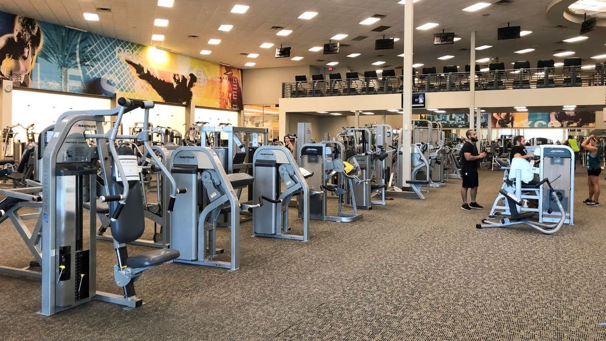 Interiores del gimnasio LA fitness