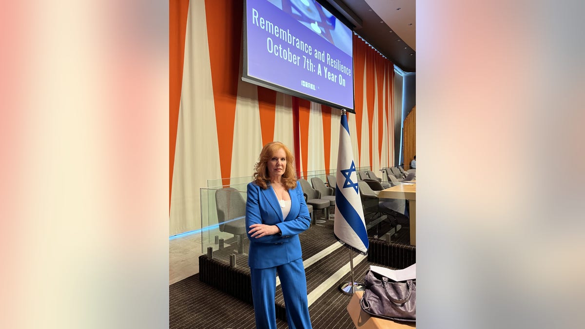 Liz Claman, na ONU em 07/10/24. 