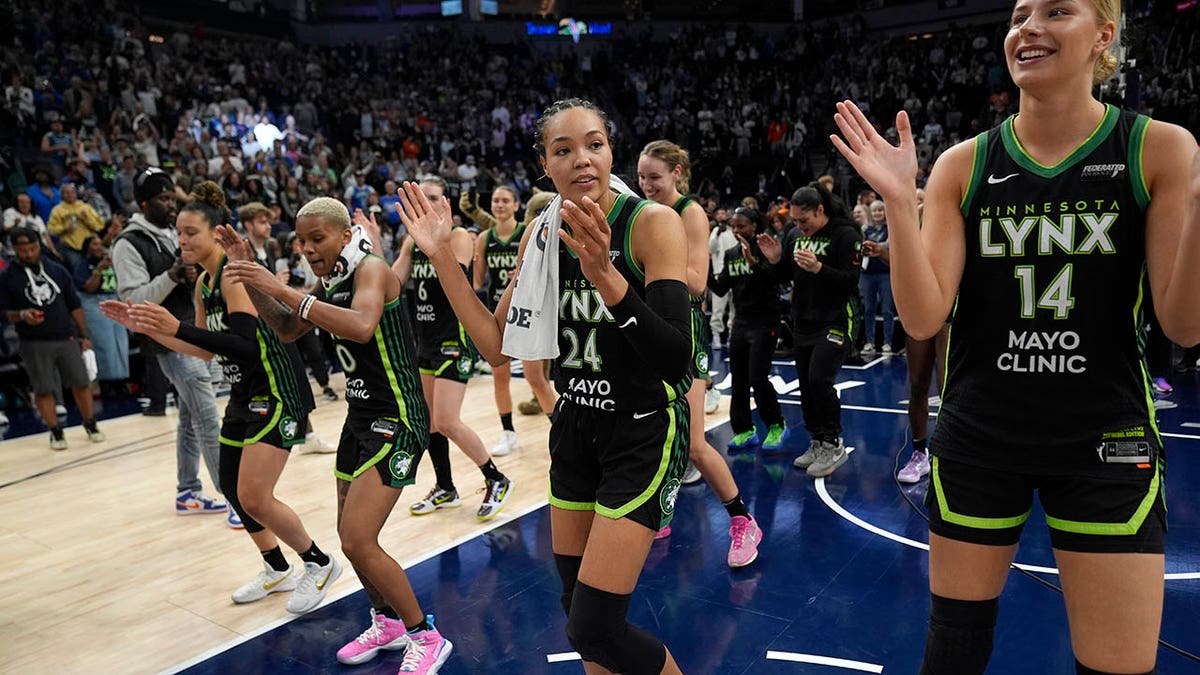 Napheesa Collier and the squad  celebrates