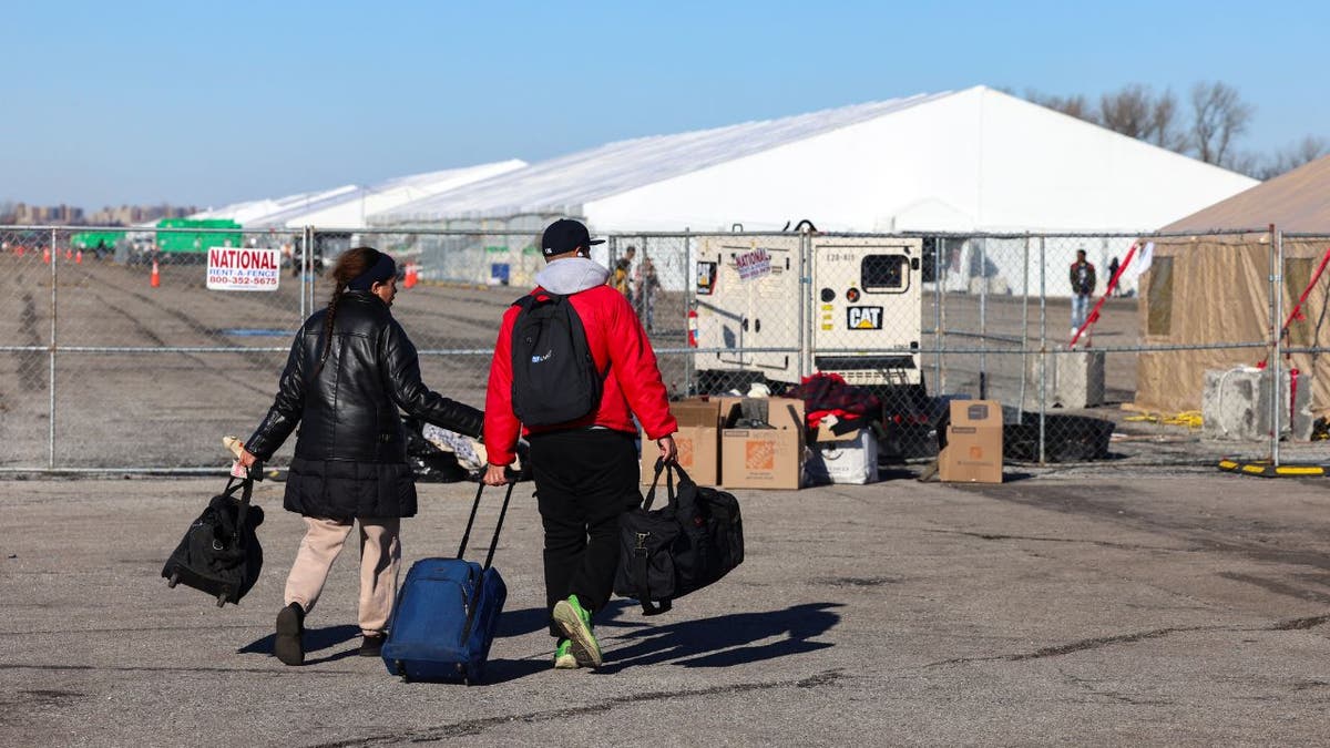 Immigrants arrive in New York City