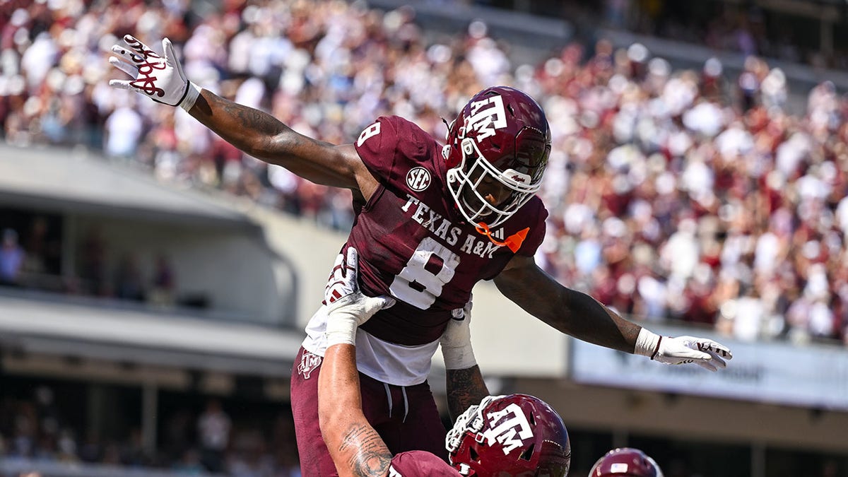 Texas A&M Aggies kutlama yapıyor 