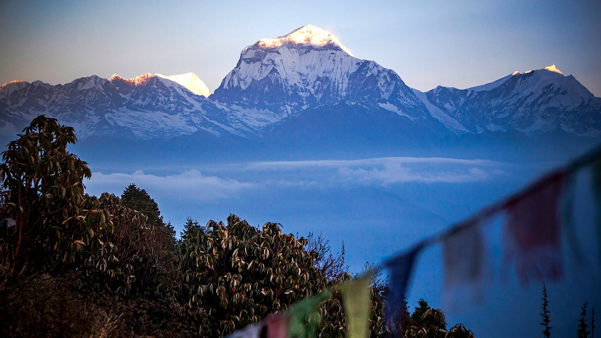 Salida del sol en el monte Dhaulagiri