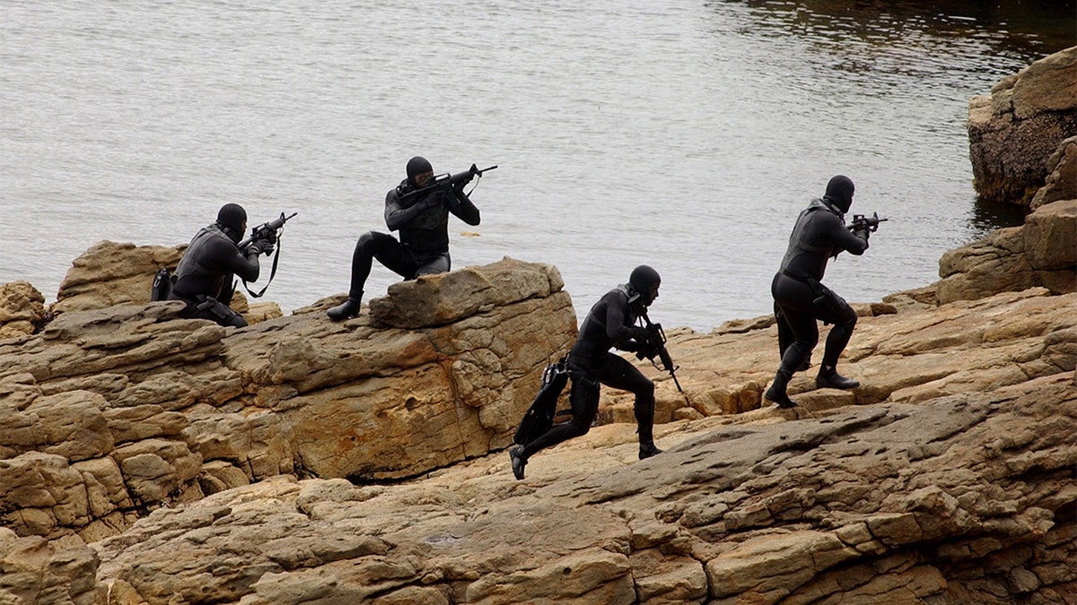 Retired Navy SEAL who spent months behind bars in war crimes probe vows to not let it happen to others Navy SEALs training
