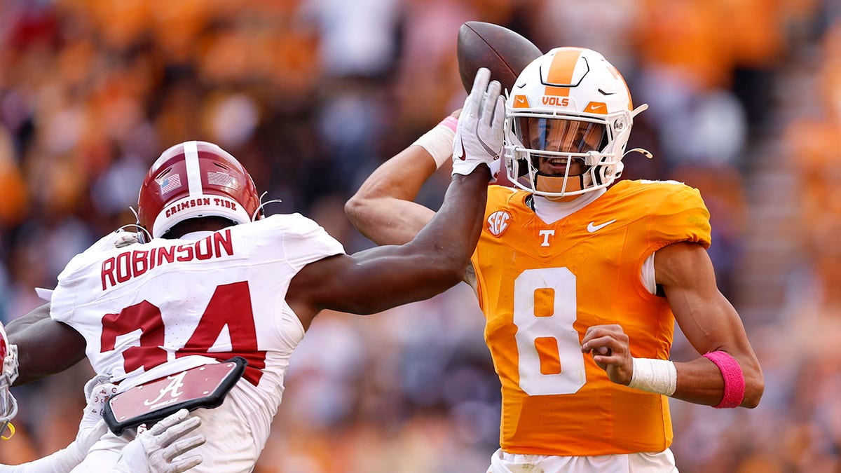 Tennessee denerwuje Alabamę w thrillerze SEC, druga porażka w sezonie podważa nadzieje Crimson Tide na playoffy | Tiger’s Media