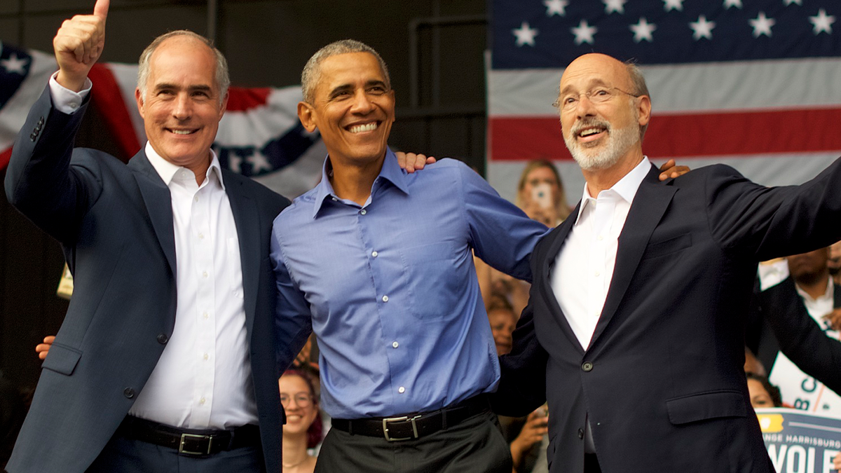 El presidente Obama en el centro con el senador Casey y el ex gobernador Tom Wolf