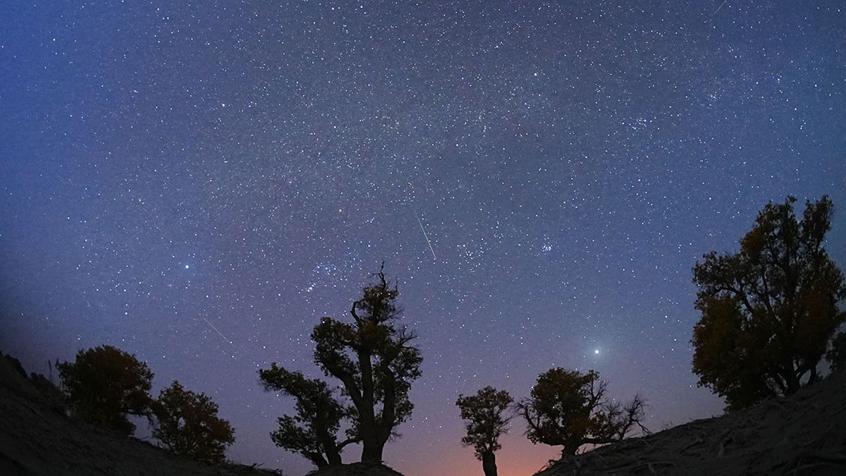 Meteors successful  the sky