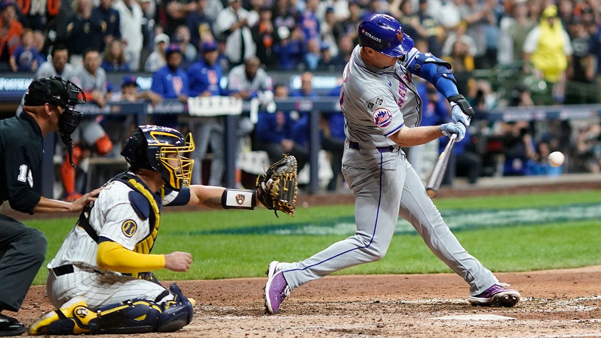 Pete Alonso mengendarainya