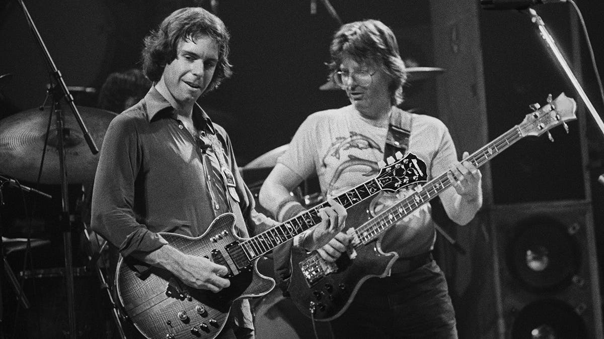 Phil Lesh performing with Bob Weir in December 1979