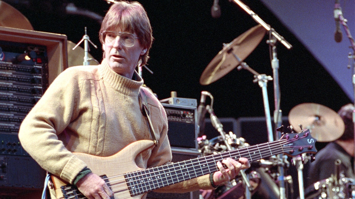 Phil Lesh in concert in May 1991