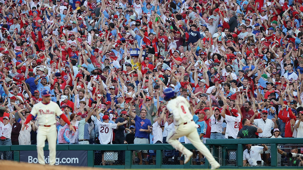 Phillies fans cheer