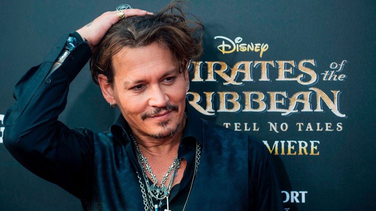 Johnny Depp visits children’s hospital dressed as Captain Jack Sparrow in ‘magical moment’  at george magazine