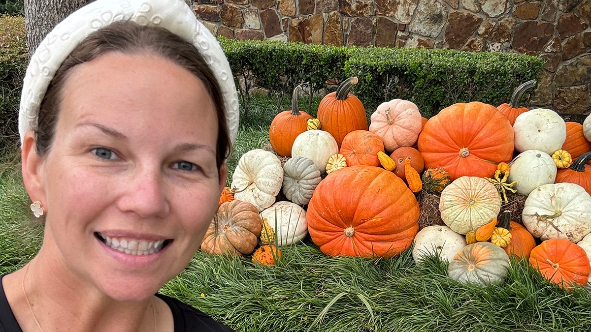 Las festividades de Halloween le hacen ganar mucho dinero a mamá gracias a sus habilidades decorativas