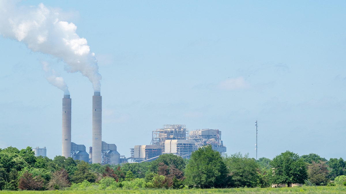 The coal-fueled Oak Grove Power Plant connected  April 29, 2024, successful  Robertson County, Texas.