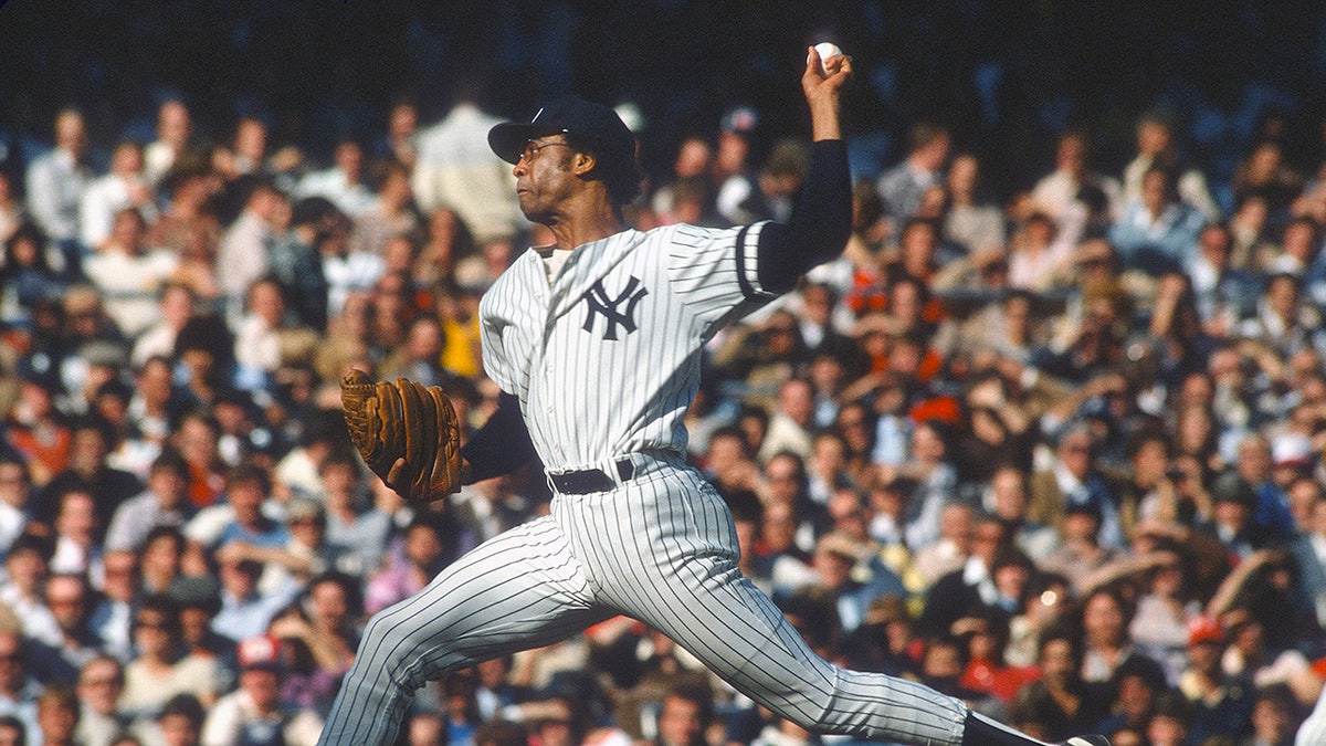 Rudy May throws a pitch