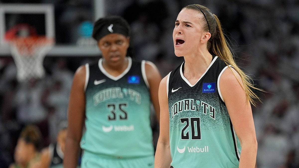 Sabrina Ionescu reacts