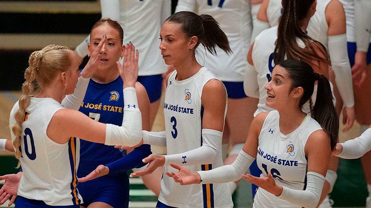 Jugadoras de voleibol femenino del estado de San José