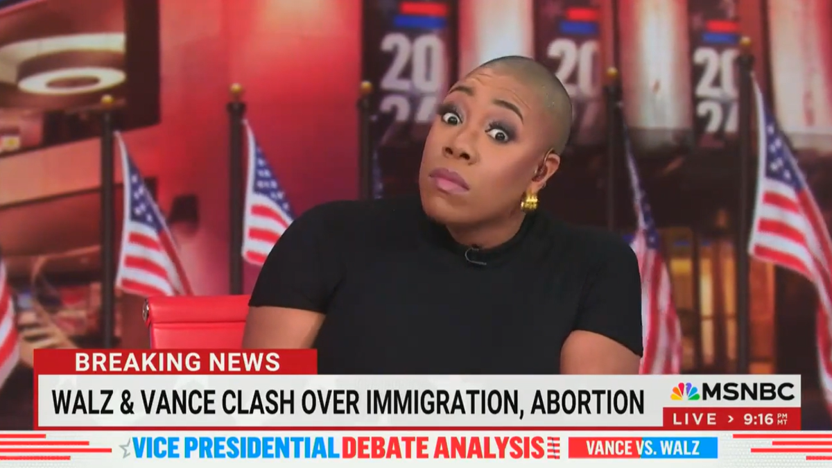 La presentadora de MSNBC Symone Sanders-Townsend reacciona al debate