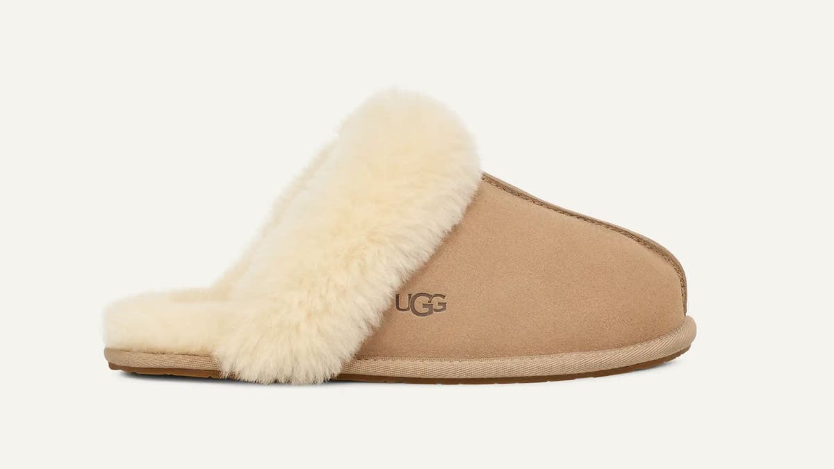 Your feet will love the sheepskin feel of this Ugg slipper.