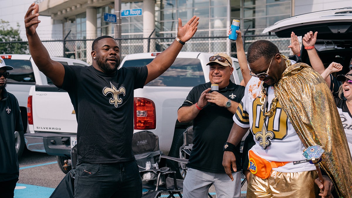 Spice Adams and Mark Ingram at the tailgate