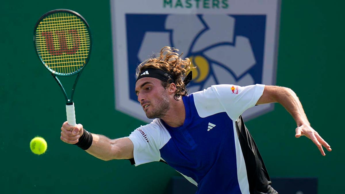 Stefanos Tsitsipas se niega a jugar en el colapso del Masters de Shanghai y acusa al árbitro de parcialidad