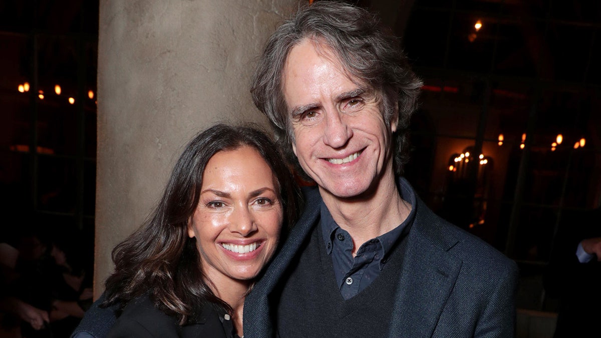 Une photo de Susanna Hoffs et Jay Roach