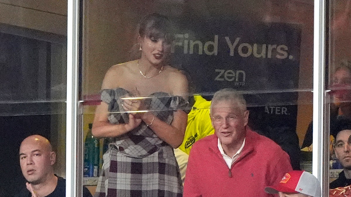 Taylor Swift and her father