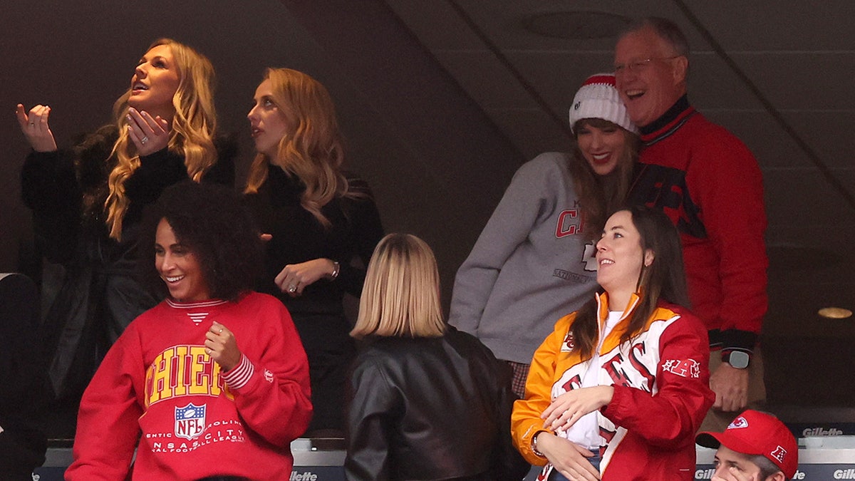 Taylor Swift hugging her dada Scott Swift astatine a Kansas City Chiefs game