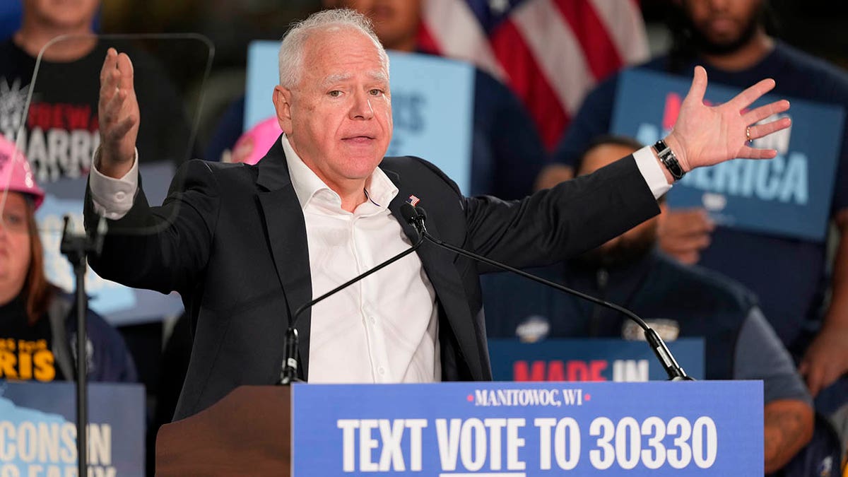 Tim Walz astatine  the podium