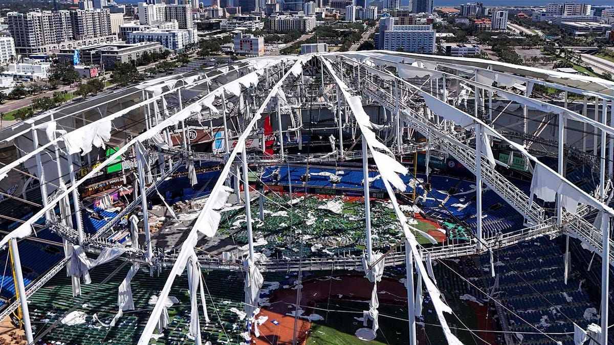 Techo del Tropicana Field destruido