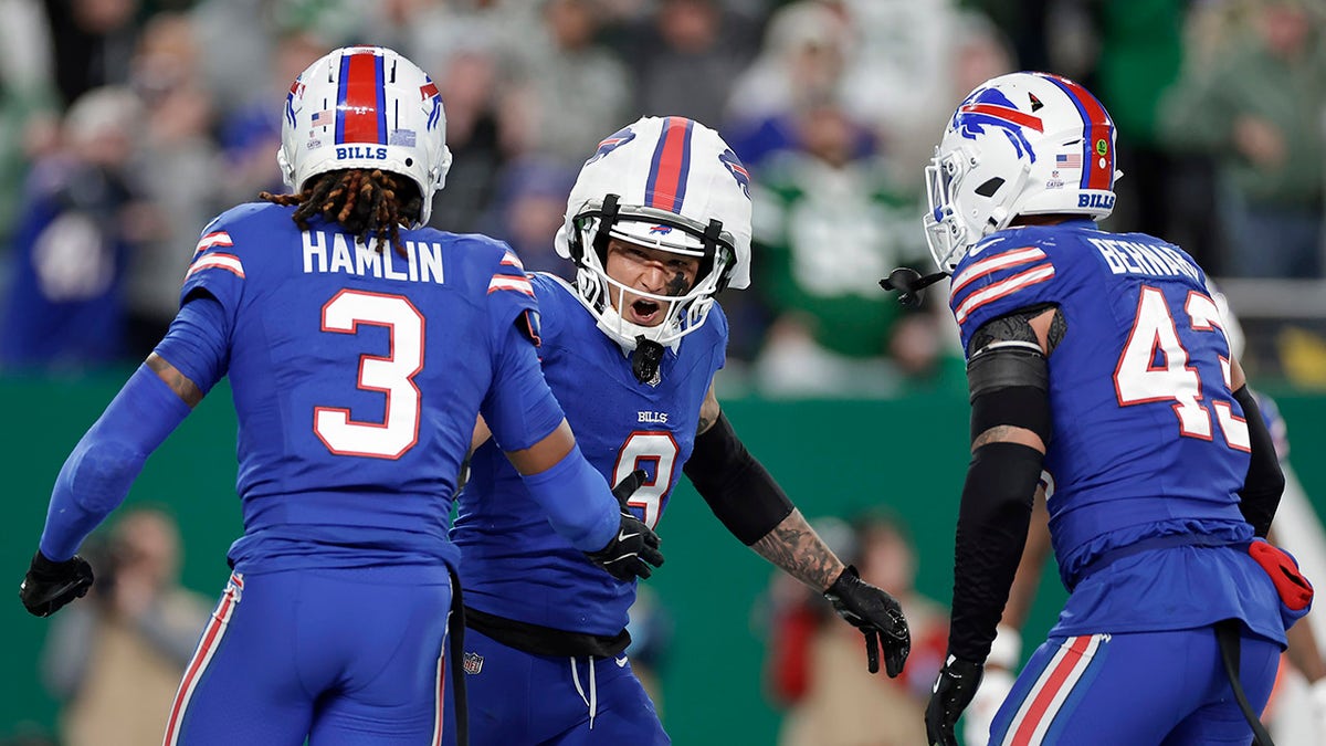 NFL fans rip refs as Bills hold on for crucial divisional win over Jets ...