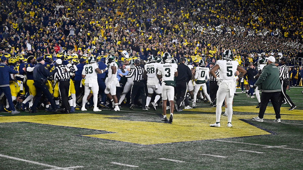 Pelea de jugadores entre Michigan y Michigan State