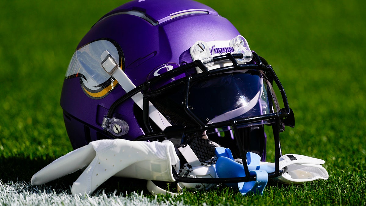 Vikings helmet with gloves connected  field