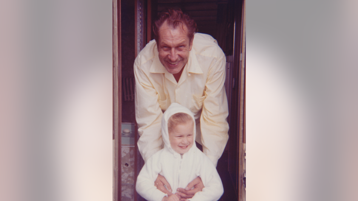 Vincent Price posando con su hija