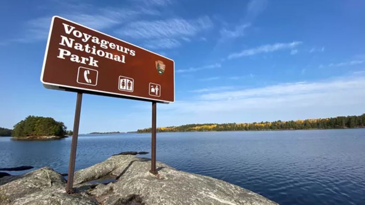 voyageurs nationalist  parkland  sign